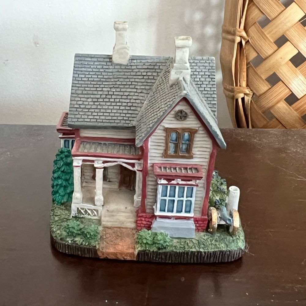 International Resources LLC AH193 General Miles’ Home Miniature Model